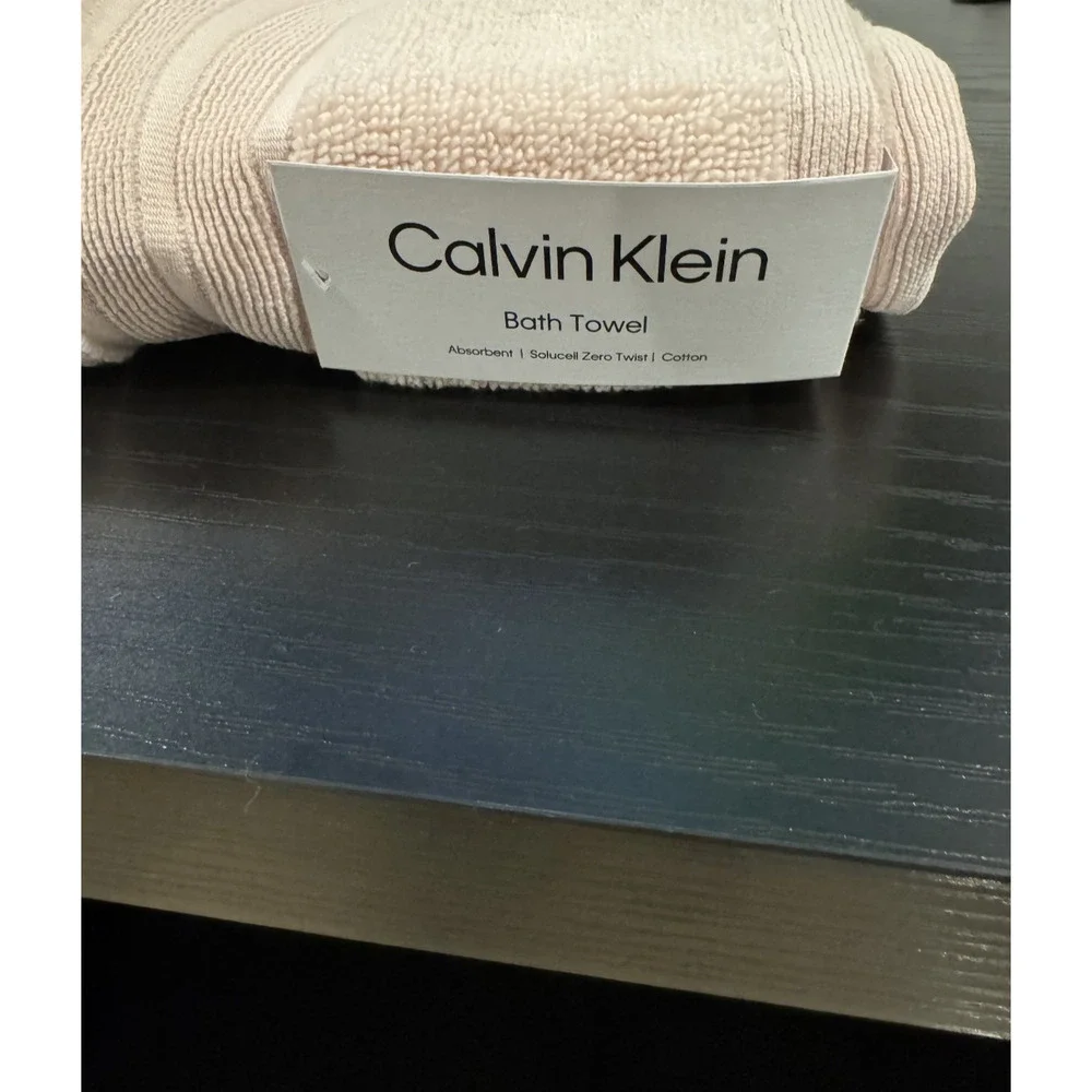 New Calvin Klein 100% Cotton Plush Bath Towel Pale Baby Pink ZeroTwist Absorbant